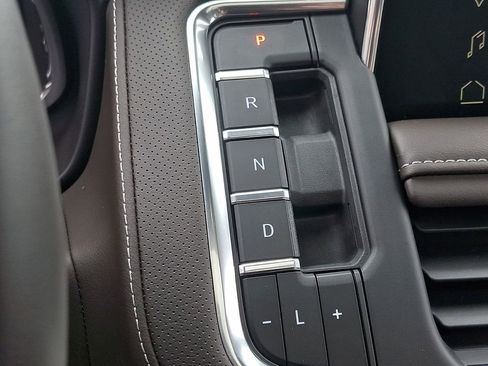 Certified 2024 GMC Yukon XL SLT w/ SLT Premium Package image 15