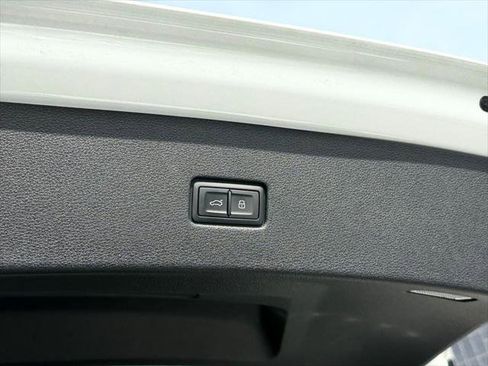 Certified 2025 Audi Q8 Premium Plus AWD/4WD image 21