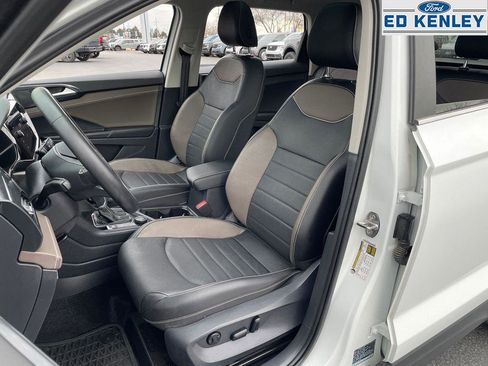 Used 2023 Volkswagen Taos SEL image 3