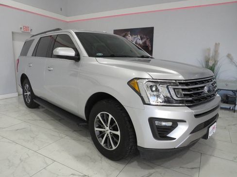 Used 2018 Ford Expedition XLT image 1