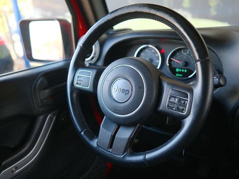 Used 2015 Jeep Wrangler Unlimited Sahara AWD/4WD image 36