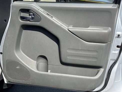 Used 2019 Nissan Frontier SV image 17