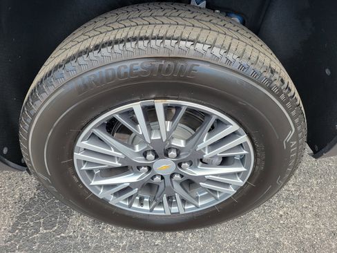 Certified 2024 Chevrolet Traverse LT w/ Trailering Package FWD image 36