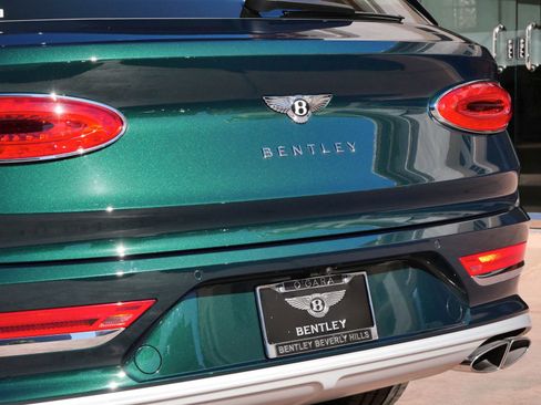 Used 2023 Bentley Bentayga Extended Wheelbase AWD/4WD image 19