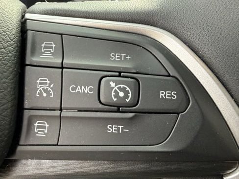 Used 2024 Jeep Grand Cherokee L Laredo image 20