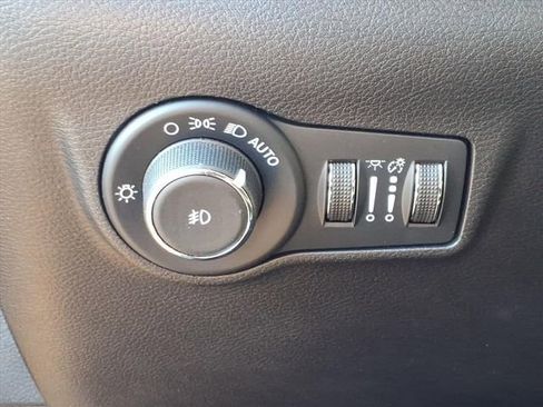 Certified 2022 Jeep Compass Altitude image 28