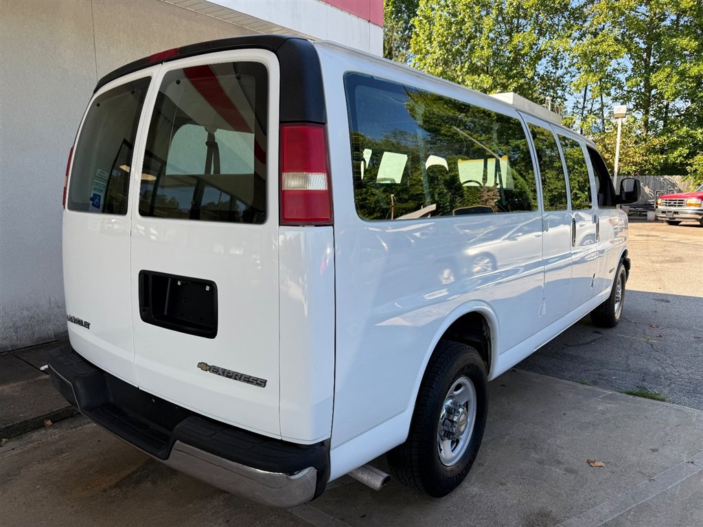 Used 2003 Chevrolet Express 3500 Extended Passenger w/ LS Preferred Equipment Group RWD image 3