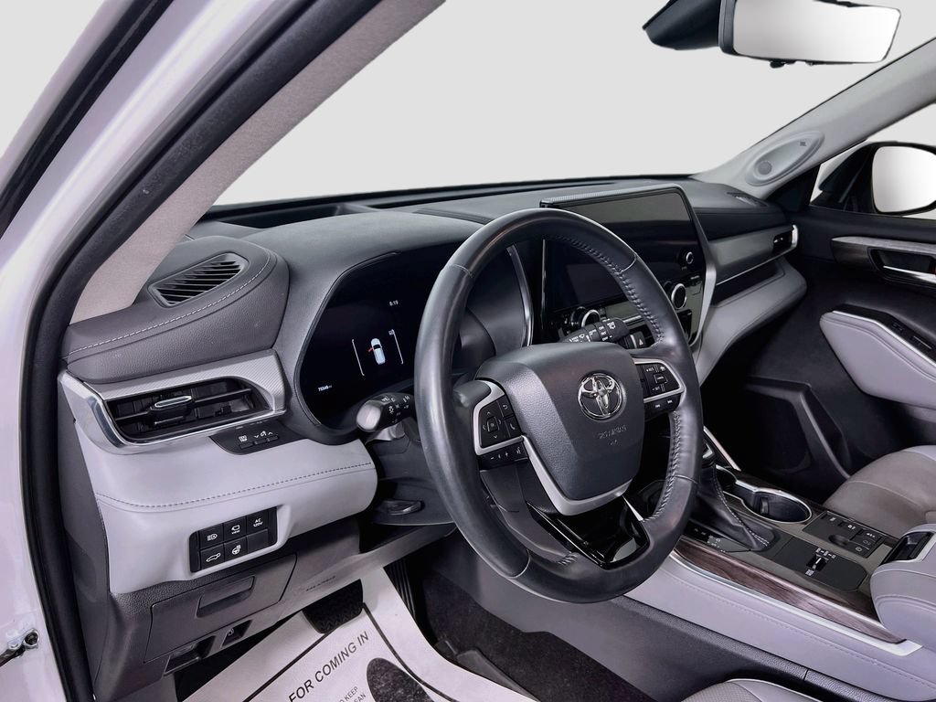 Used 2023 Toyota Highlander Platinum AWD/4WD image 9