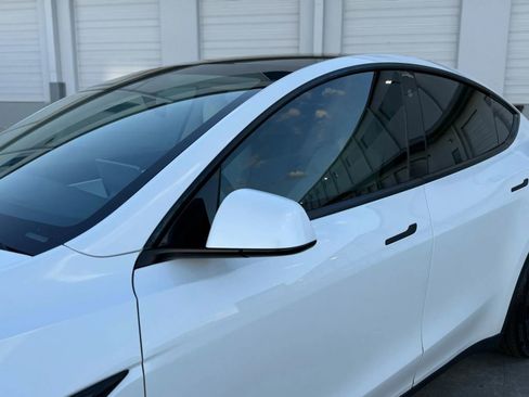 Used 2022 Tesla Model Y Long Range image 15