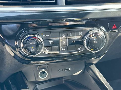 Used 2024 Chevrolet Trax RS w/ Sunroof Package image 16