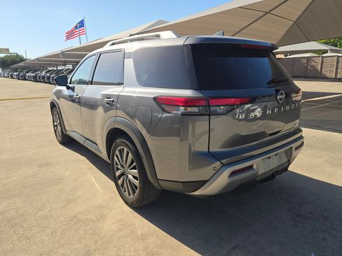 Certified 2025 Nissan Pathfinder SL w/ SL Premium Package FWD image 5