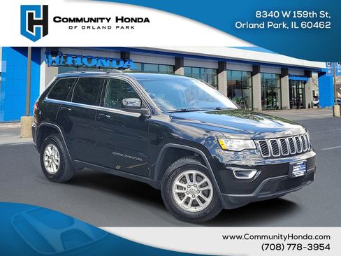 Used 2019 Jeep Grand Cherokee Laredo image 1