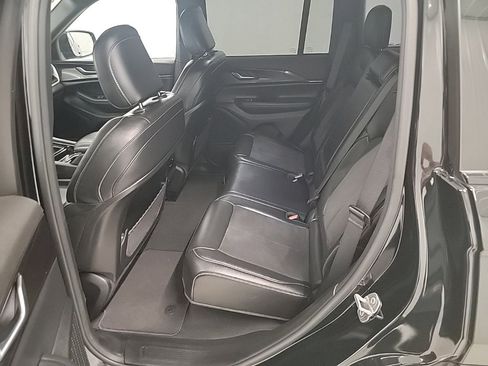 Used 2023 Jeep Grand Cherokee Altitude image 10