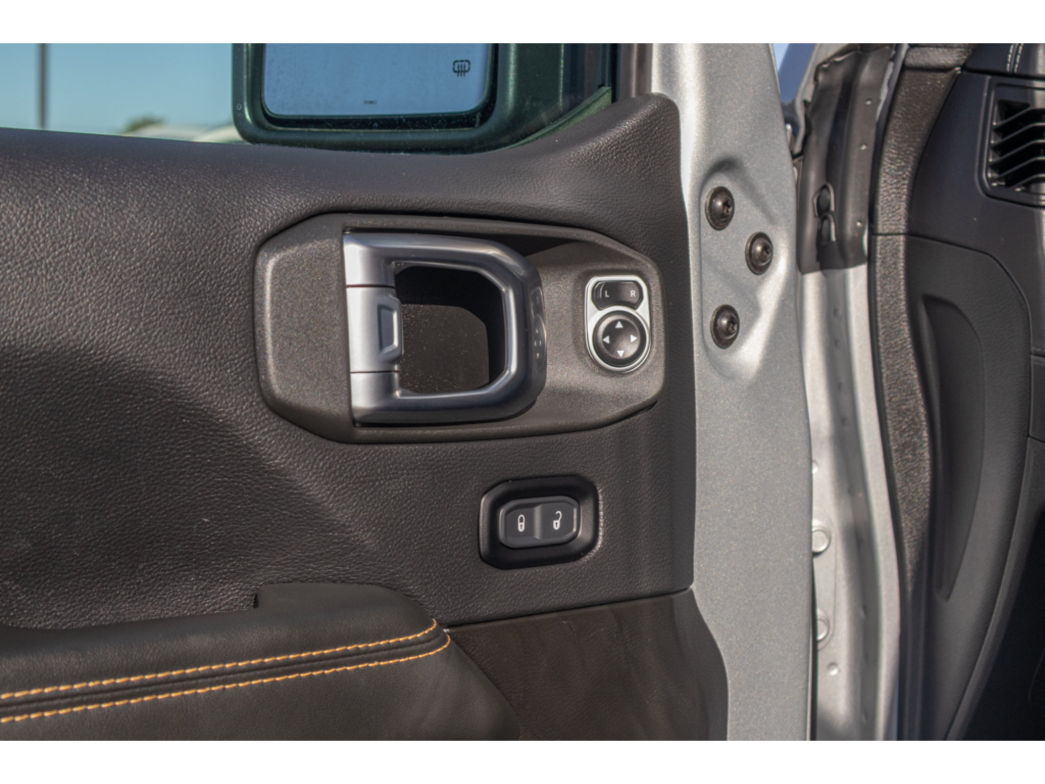 Used 2024 Jeep Wrangler Unlimited Sahara AWD/4WD image 19