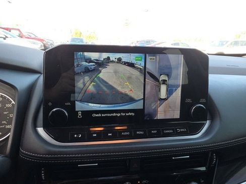 Used 2023 Nissan Rogue SL w/ SL Premium Package image 21