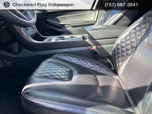 Used 2024 Ford Edge Titanium AWD/4WD image 22