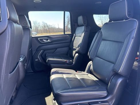 Used 2023 Chevrolet Suburban Premier image 23