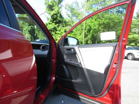 Used 2015 Toyota RAV4 XLE AWD/4WD image 12