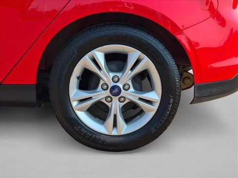 Used 2014 Ford Focus SE w/ SE Winter Package FWD image 23