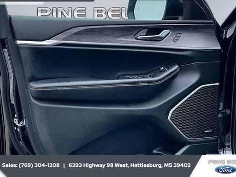 Used 2021 Jeep Grand Cherokee L Limited image 16