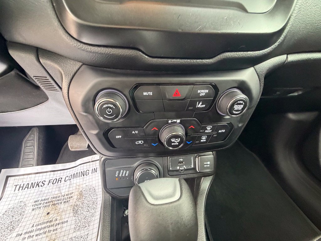 Used 2021 Jeep Renegade Latitude AWD/4WD image 29