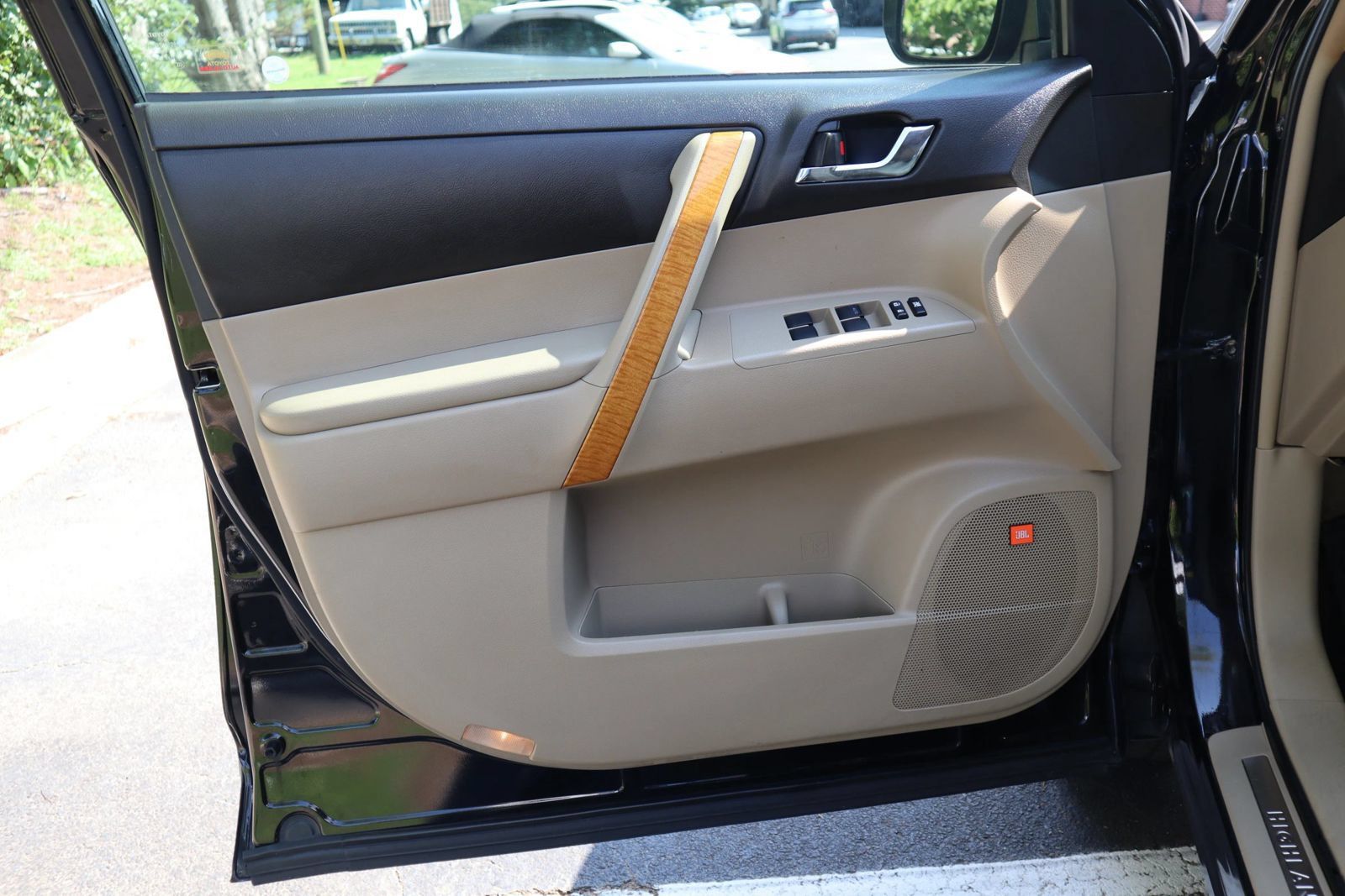 Used 2010 Toyota Highlander Limited AWD/4WD image 7