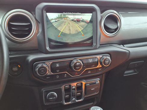 Used 2021 Jeep Wrangler Unlimited Sahara w/ Uconnect 4C Nav & Sound Group image 24