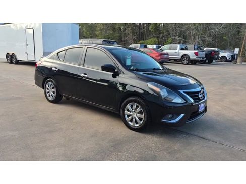 Used 2017 Nissan Versa SV image 2
