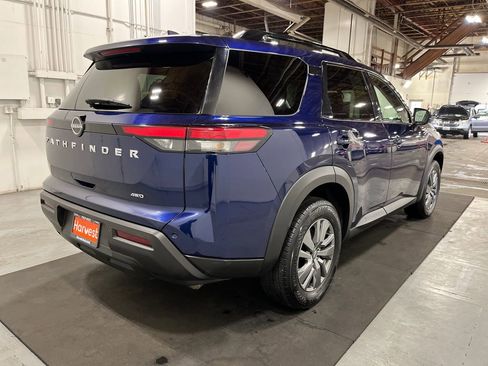 Used 2025 Nissan Pathfinder SV image 9