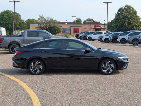 Used 2024 Hyundai Elantra Limited FWD image 8