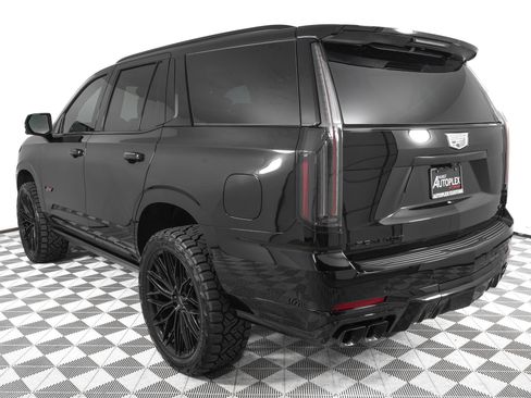 Used 2026 Cadillac Escalade V w/ LPO, ONYX Package AWD/4WD image 7