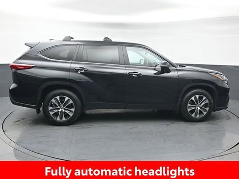 Certified 2023 Toyota Highlander XLE image 8