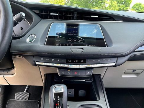 Used 2019 Cadillac XT4 Premium Luxury AWD/4WD image 17