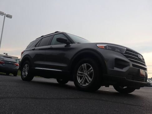 Used 2023 Ford Explorer XLT AWD/4WD image 19