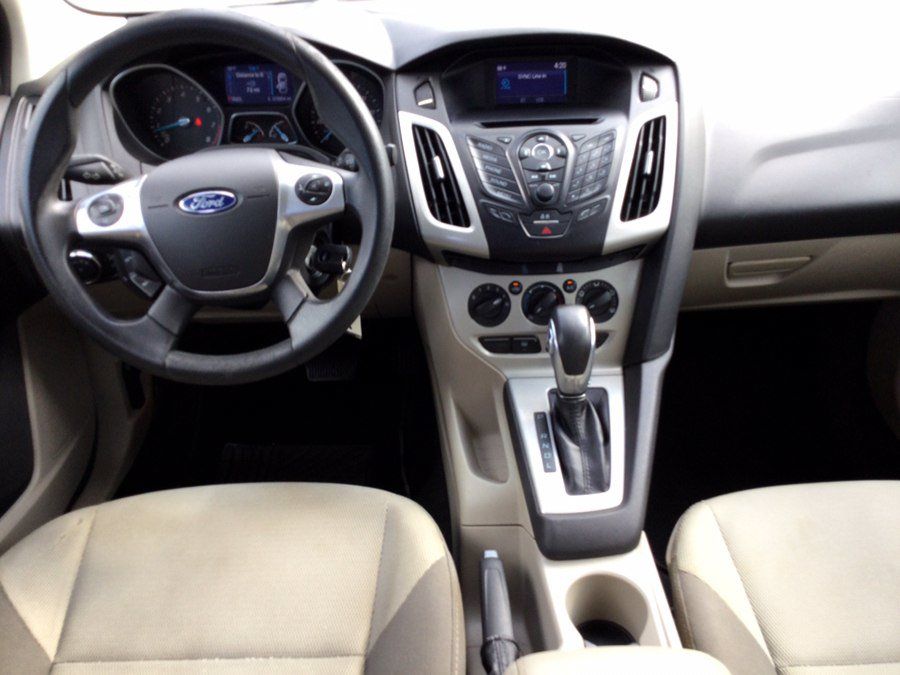 Used 2014 Ford Focus SE FWD image 17