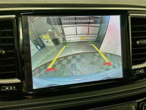 Used 2025 Chrysler Pacifica Limited FWD image 18