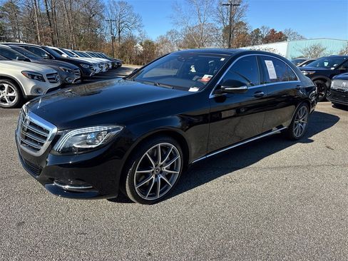 Used 2017 Mercedes-Benz S 550 Sedan image 3