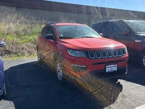Used 2018 Jeep Compass Sport w/ Tech Group FWD image 1