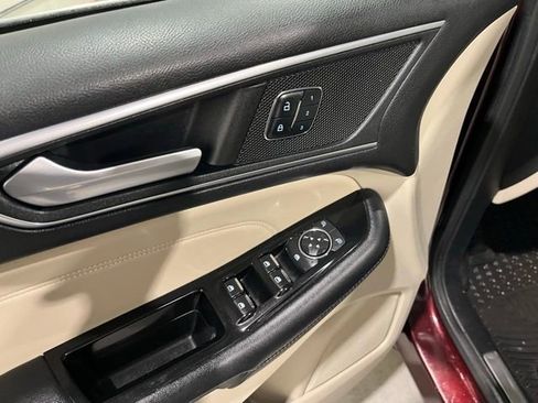 Used 2017 Ford Edge Titanium w/ Technology Package image 38