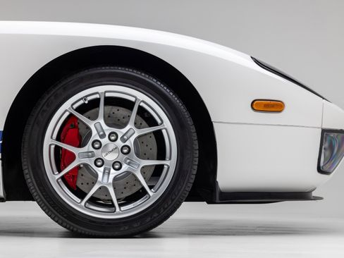 Used 2005 Ford GT RWD image 14
