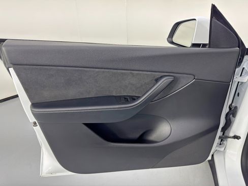 Used 2021 Tesla Model Y Long Range image 42