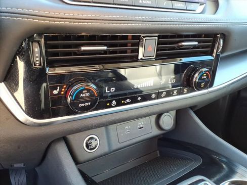 Used 2023 Nissan Rogue SV w/ SV Premium Package image 25