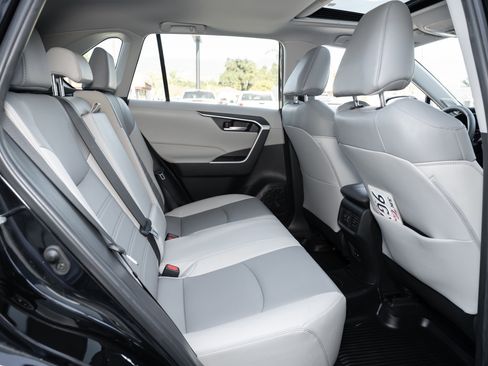 Used 2023 Toyota RAV4 XLE Premium image 39