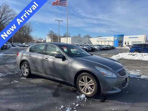 Used 2015 INFINITI Q40 AWD w/ Navigation Package image 1