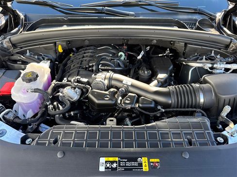 New 2025 Jeep Grand Cherokee Laredo w/ Luxury Tech Group I image 9