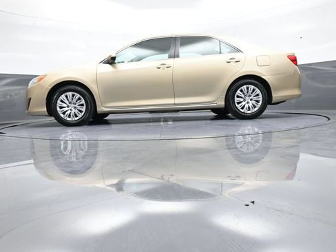 Used 2012 Toyota Camry LE FWD image 31