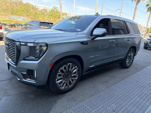 Used 2024 GMC Yukon Denali Ultimate AWD/4WD image 3