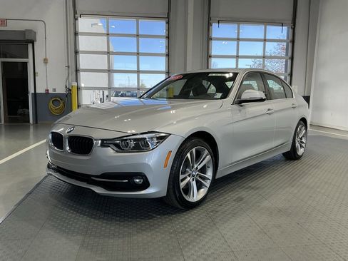 Used 2018 BMW 330i xDrive Sedan image 2