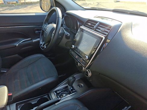 Used 2024 Mitsubishi Outlander Sport SE image 12