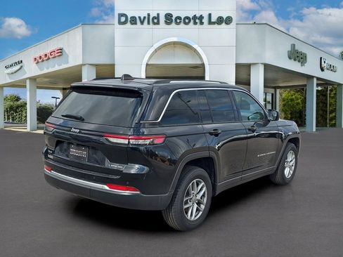 Certified 2023 Jeep Grand Cherokee Laredo w/ Luxury Tech Group I image 5